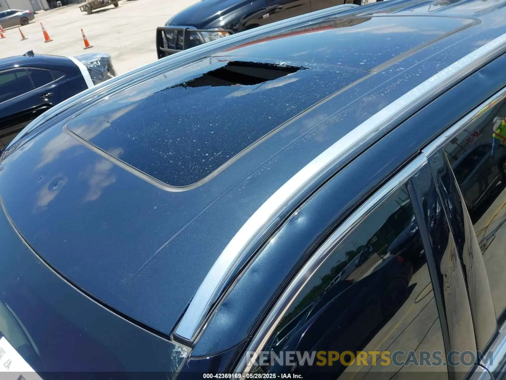 17 Photograph of a damaged car 5LM5J7XC6MGL09277 LINCOLN AVIATOR 2021