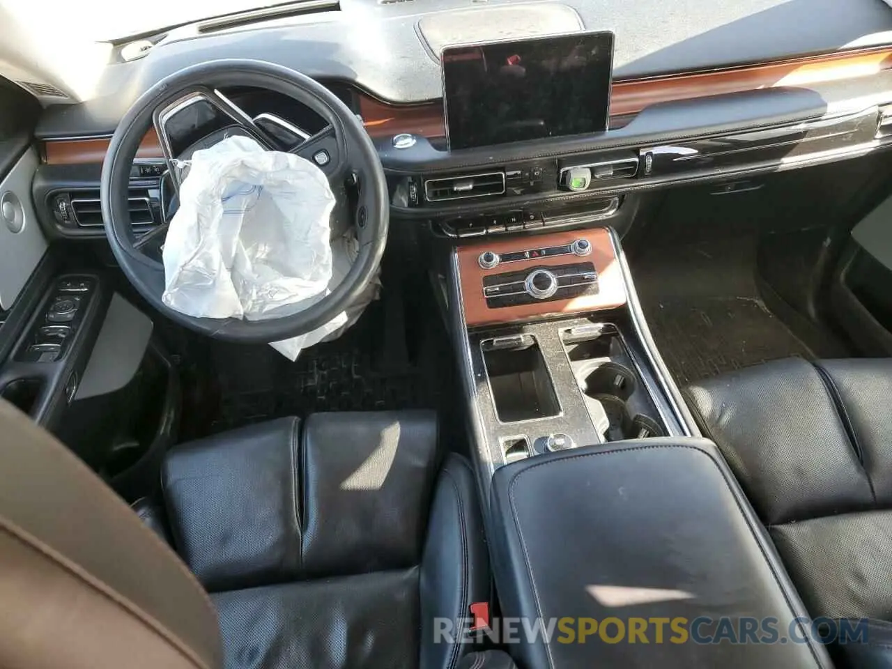 8 Photograph of a damaged car 5LM5J7XC7MGL03813 LINCOLN AVIATOR 2021