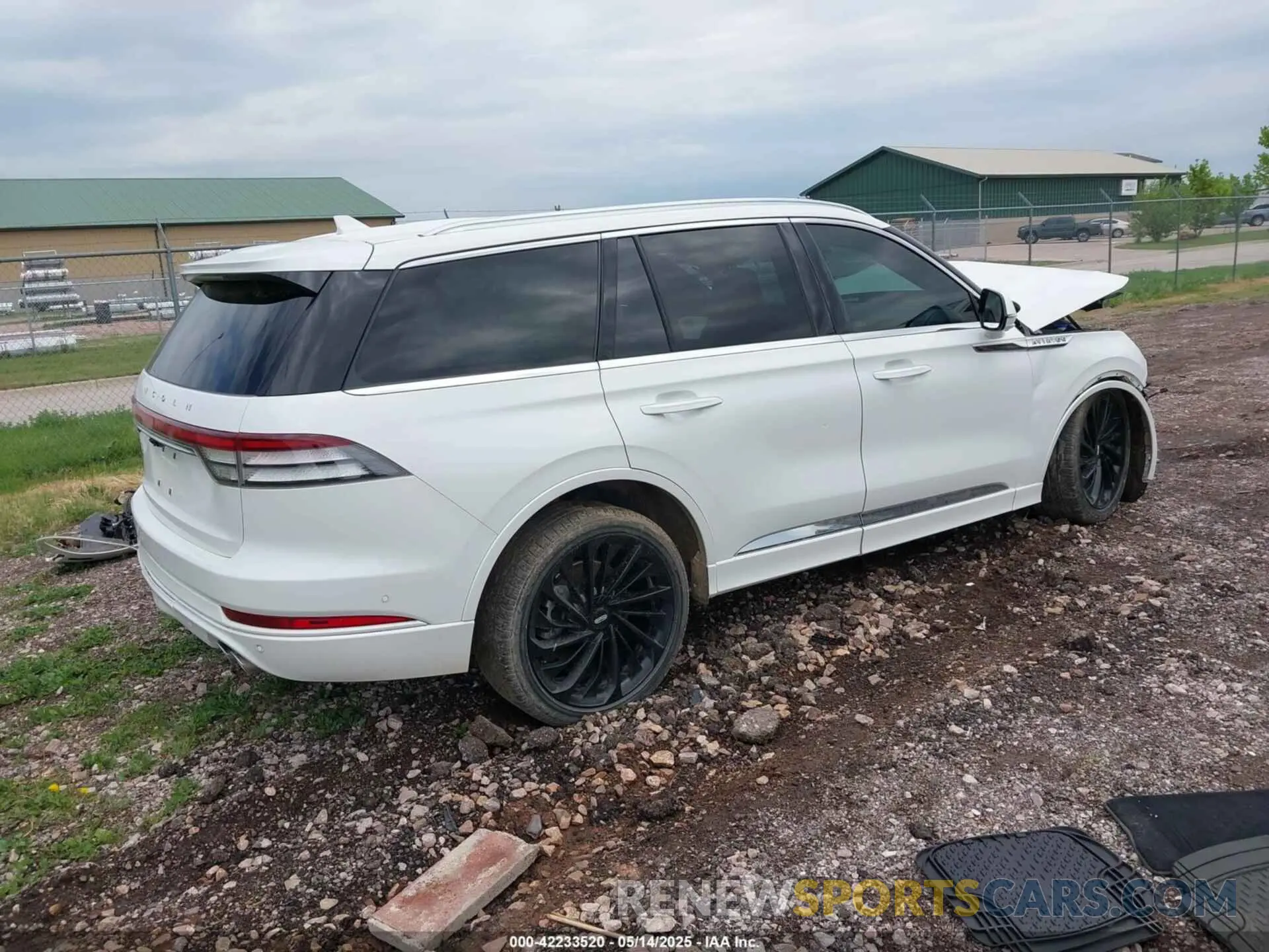 4 Photograph of a damaged car 5LM5J7XC8MGL00788 LINCOLN AVIATOR 2021