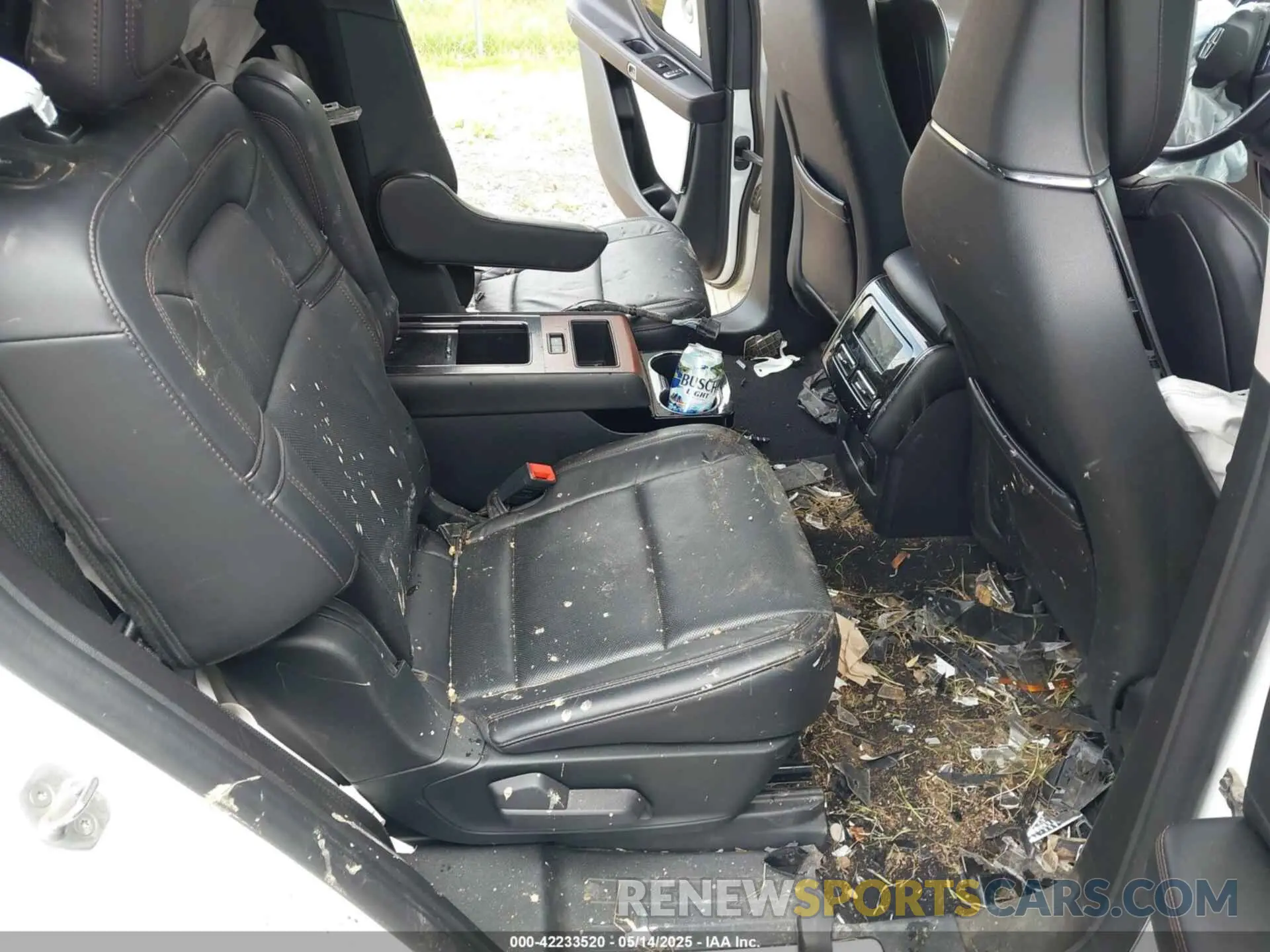 8 Photograph of a damaged car 5LM5J7XC8MGL00788 LINCOLN AVIATOR 2021