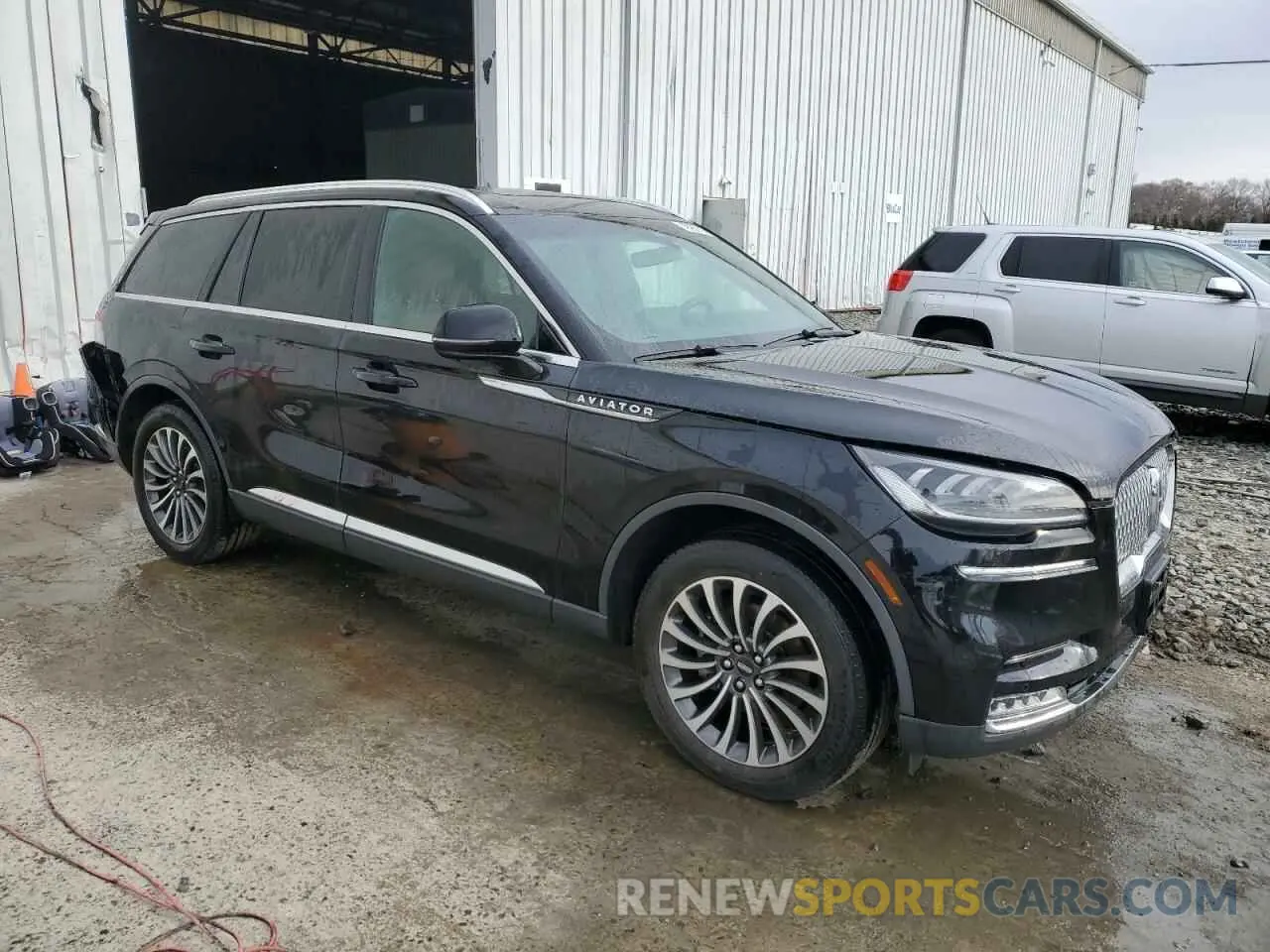 4 Photograph of a damaged car 5LM5J7XC8MGL03156 LINCOLN AVIATOR 2021