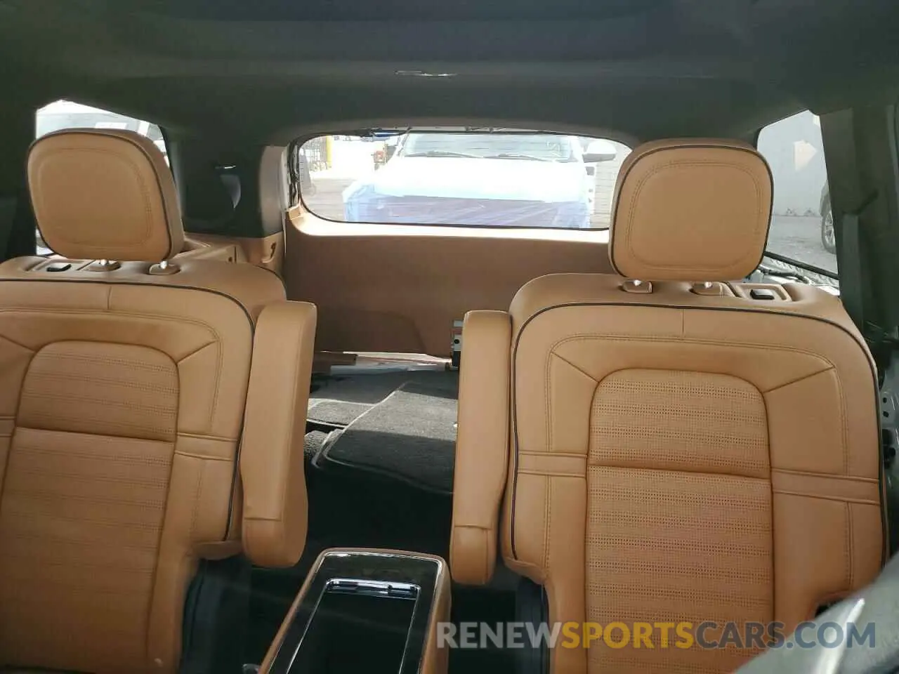 10 Photograph of a damaged car 5LM5J9XC8MGL15562 LINCOLN AVIATOR 2021