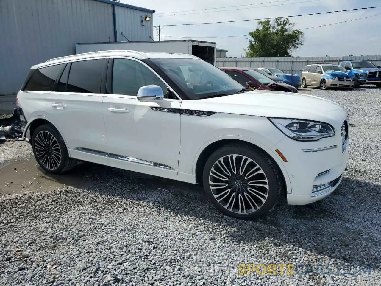 4 Photograph of a damaged car 5LM5J9XC8MGL15562 LINCOLN AVIATOR 2021