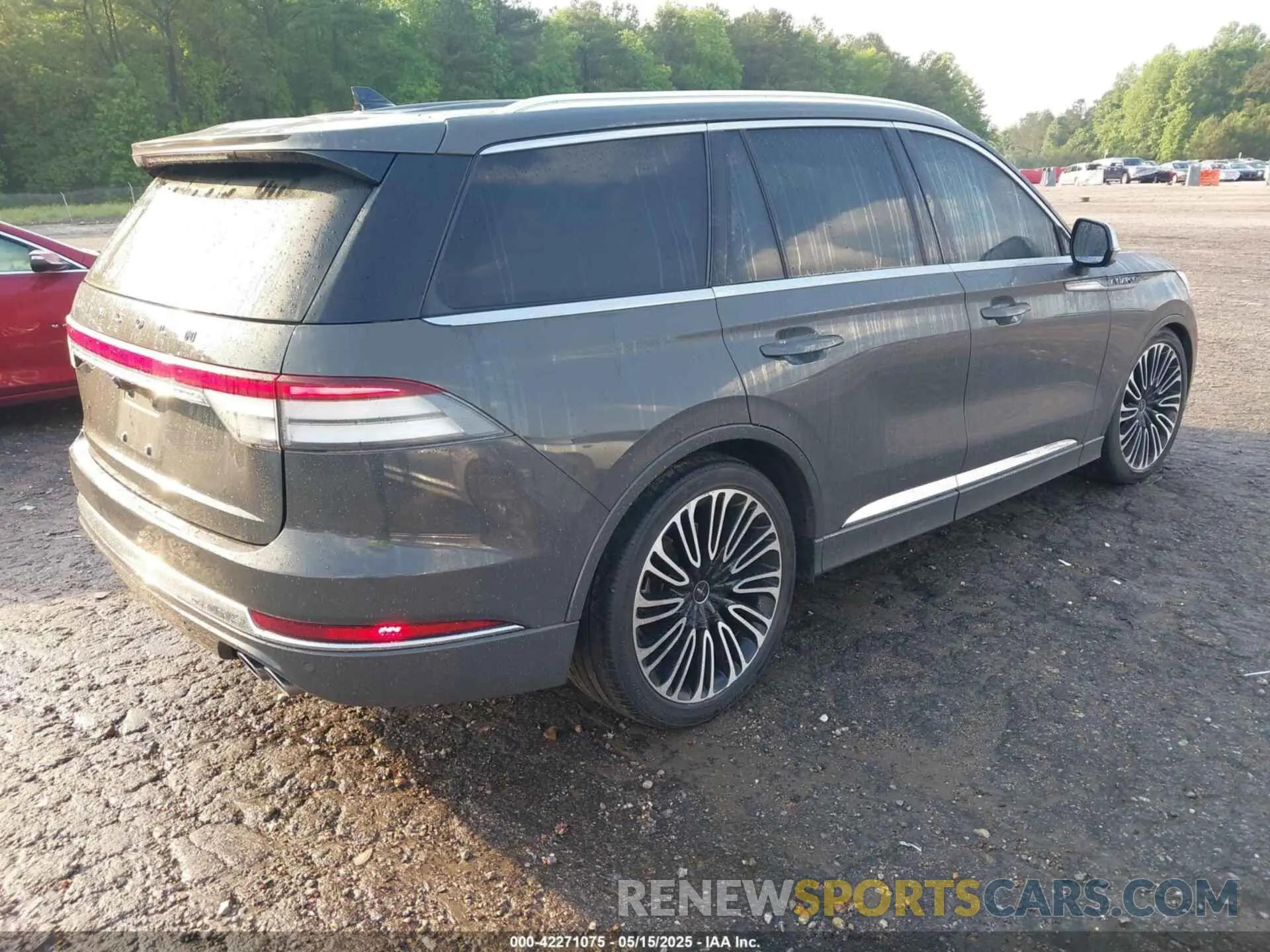 4 Photograph of a damaged car 5LM5J9XC9MGL15599 LINCOLN AVIATOR 2021