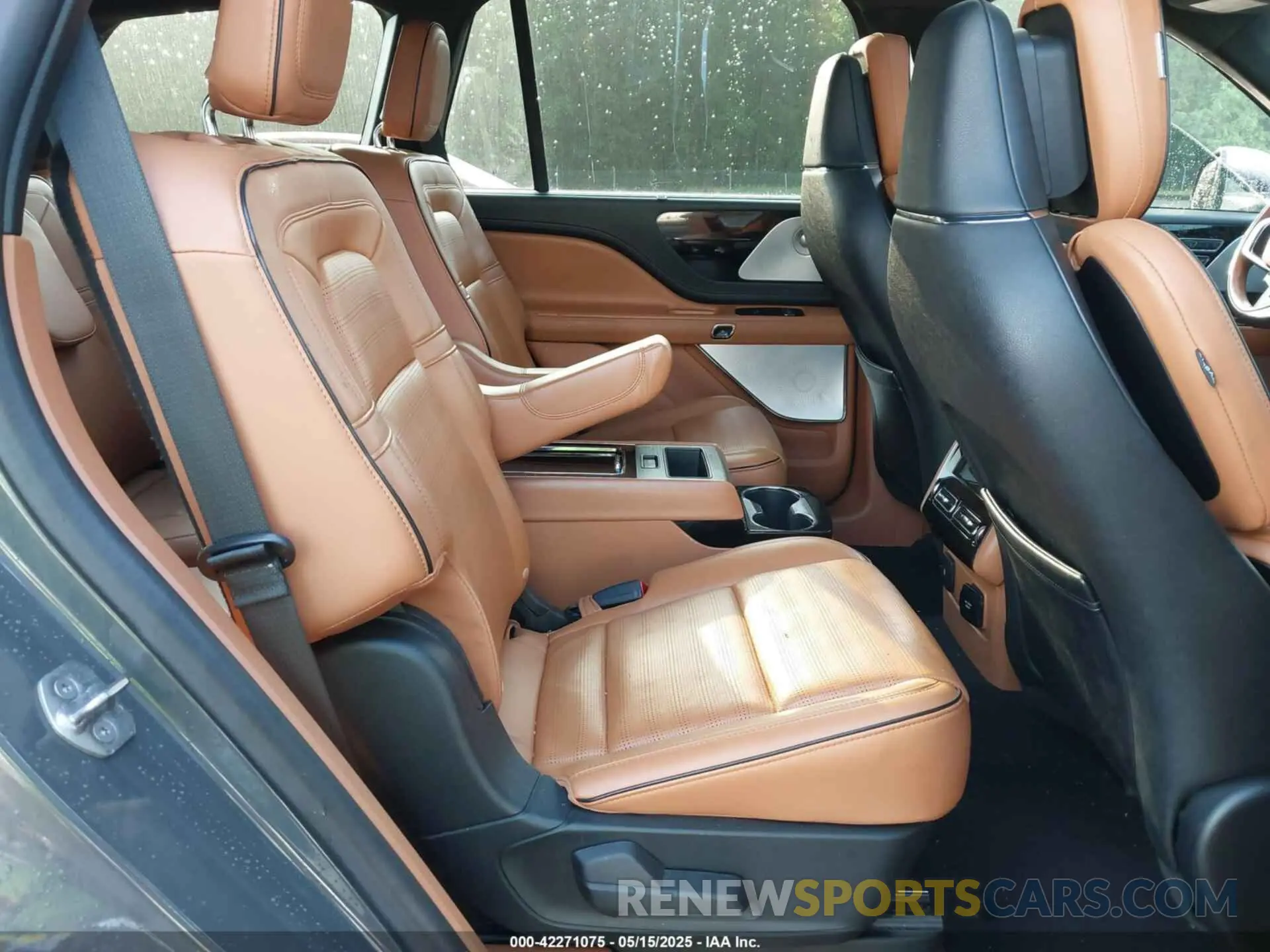 8 Photograph of a damaged car 5LM5J9XC9MGL15599 LINCOLN AVIATOR 2021