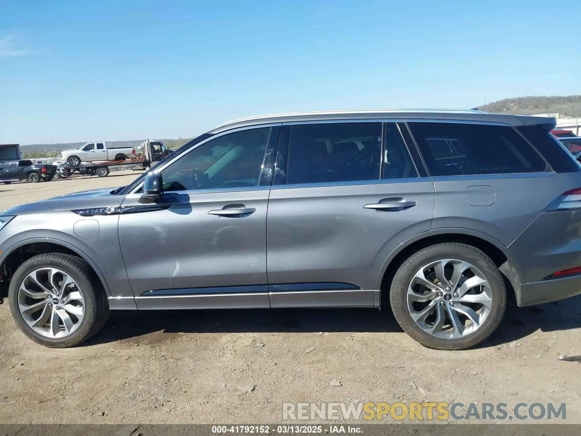 15 Photograph of a damaged car 5LMYJ8XY0MNL02044 LINCOLN AVIATOR 2021