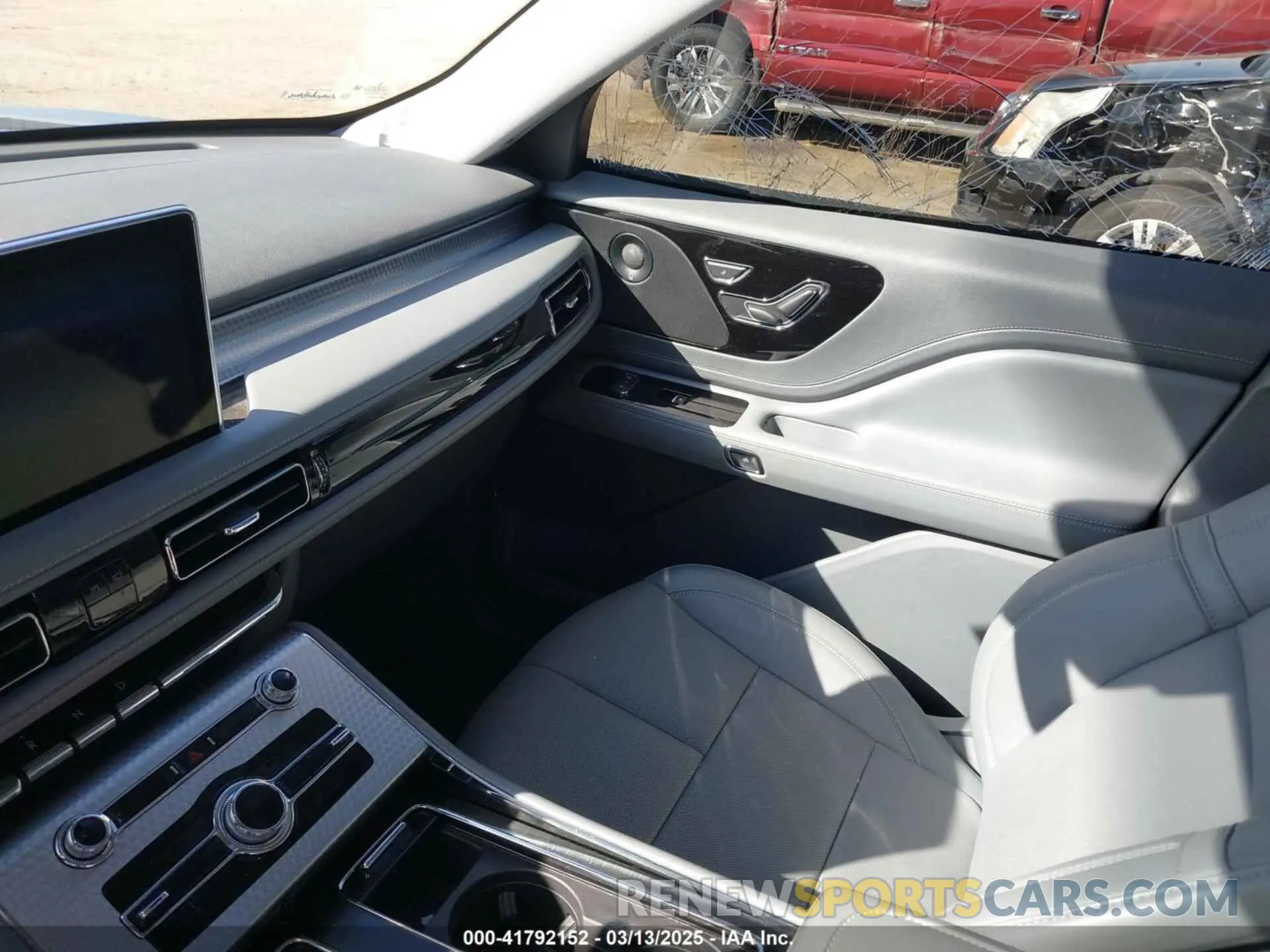 5 Photograph of a damaged car 5LMYJ8XY0MNL02044 LINCOLN AVIATOR 2021