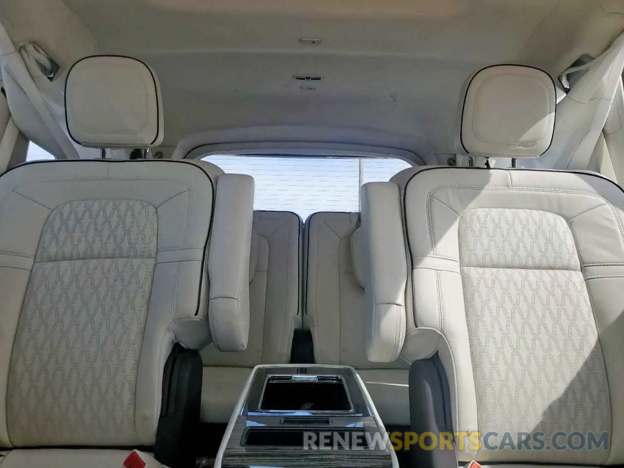 10 Photograph of a damaged car 5LMYJ9YY8MNL02233 LINCOLN AVIATOR 2021