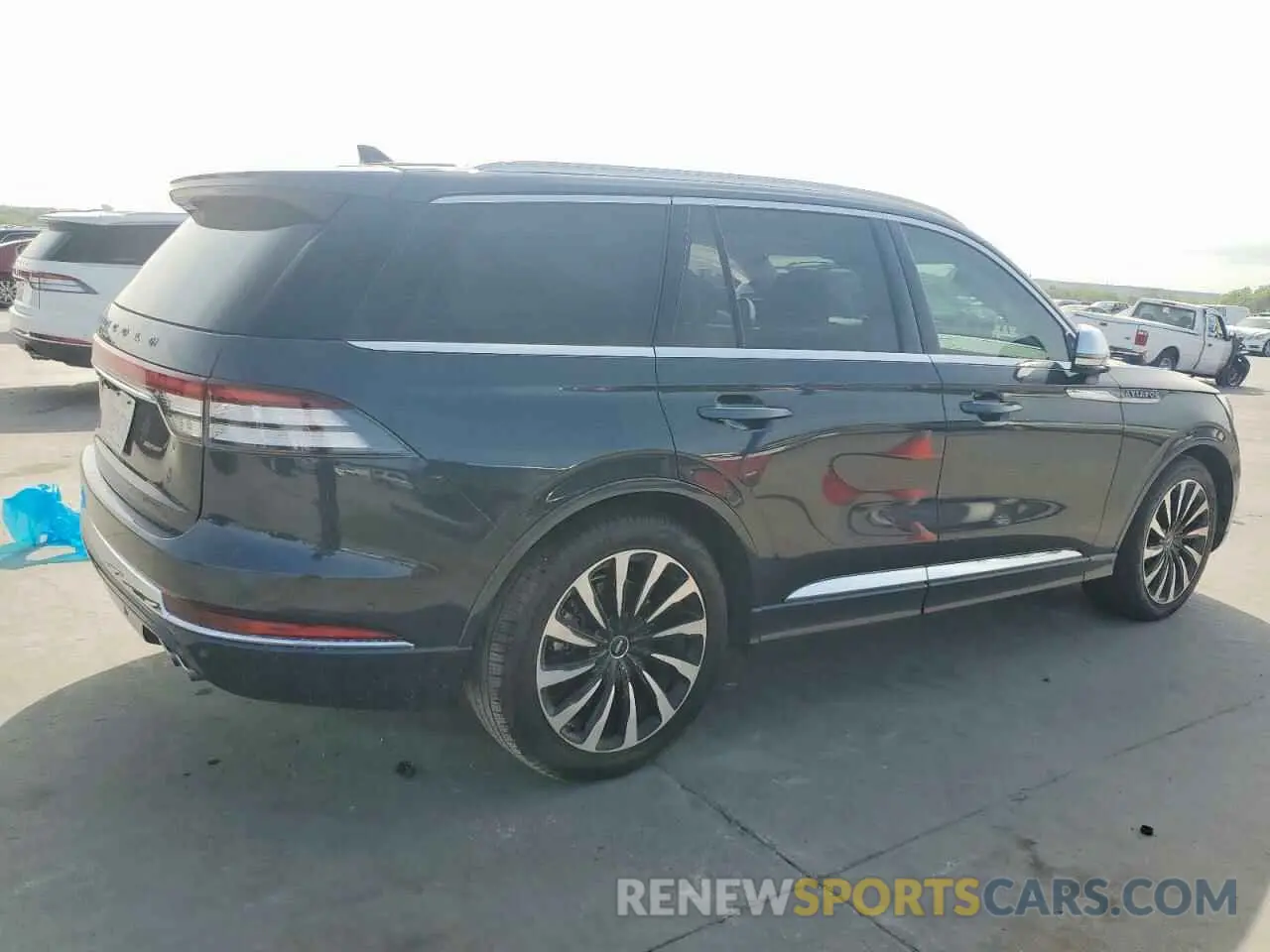 3 Photograph of a damaged car 5LMYJ9YY8MNL02233 LINCOLN AVIATOR 2021