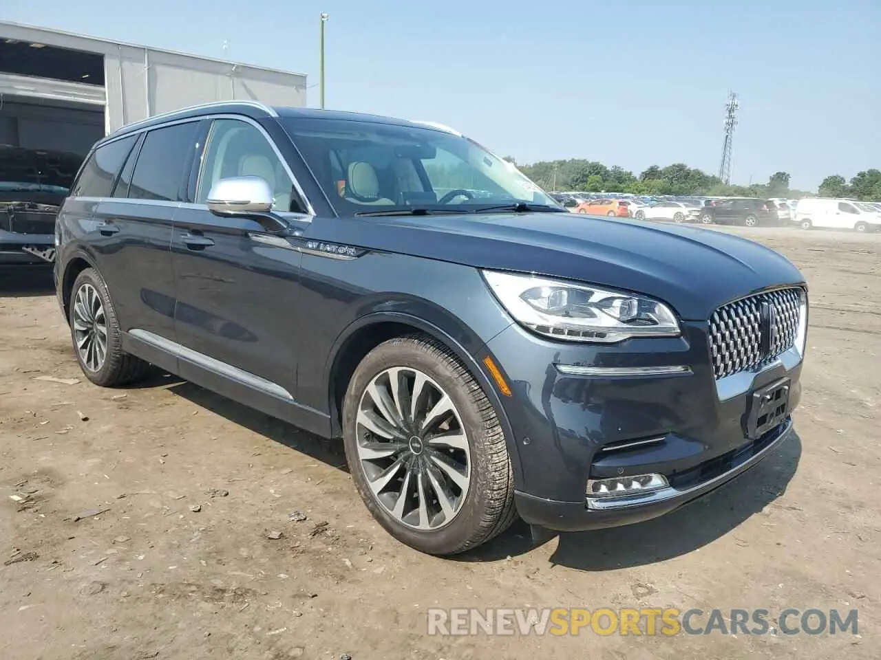 4 Photograph of a damaged car 5LMYJ9YY9MNL01169 LINCOLN AVIATOR 2021