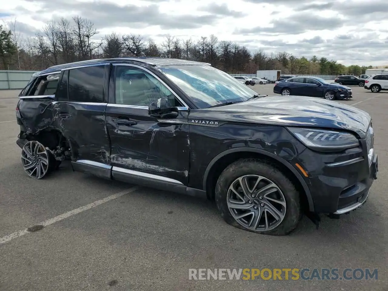 4 Photograph of a damaged car 5LM5J0XC4NGL09061 LINCOLN AVIATOR 2022