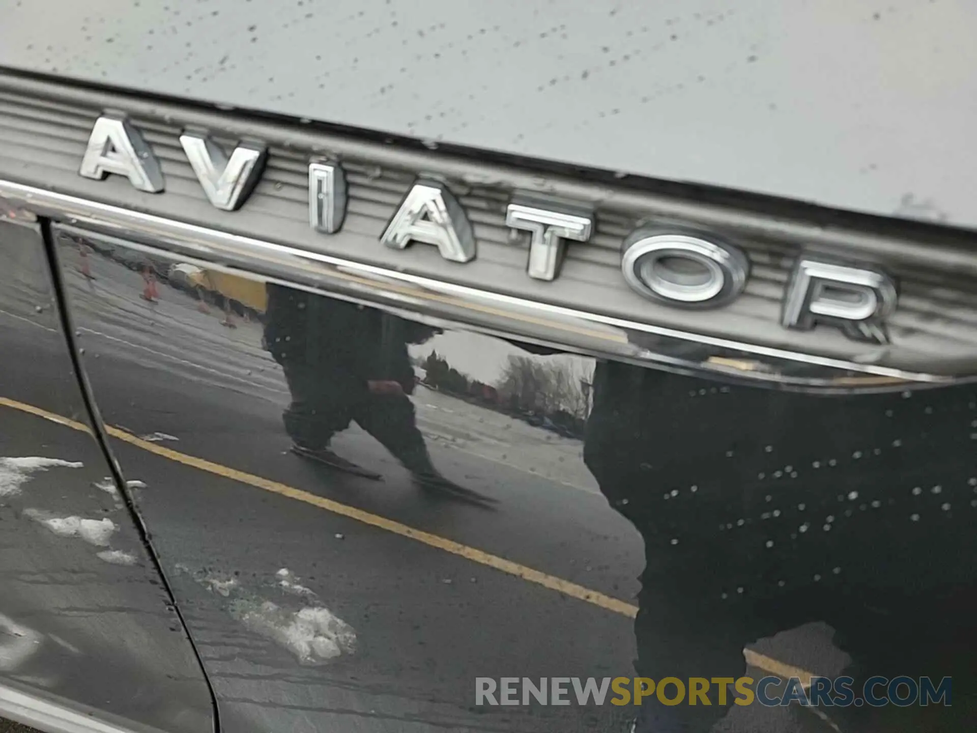 10 Photograph of a damaged car 5LM5J6WC8NGL02067 LINCOLN AVIATOR 2022