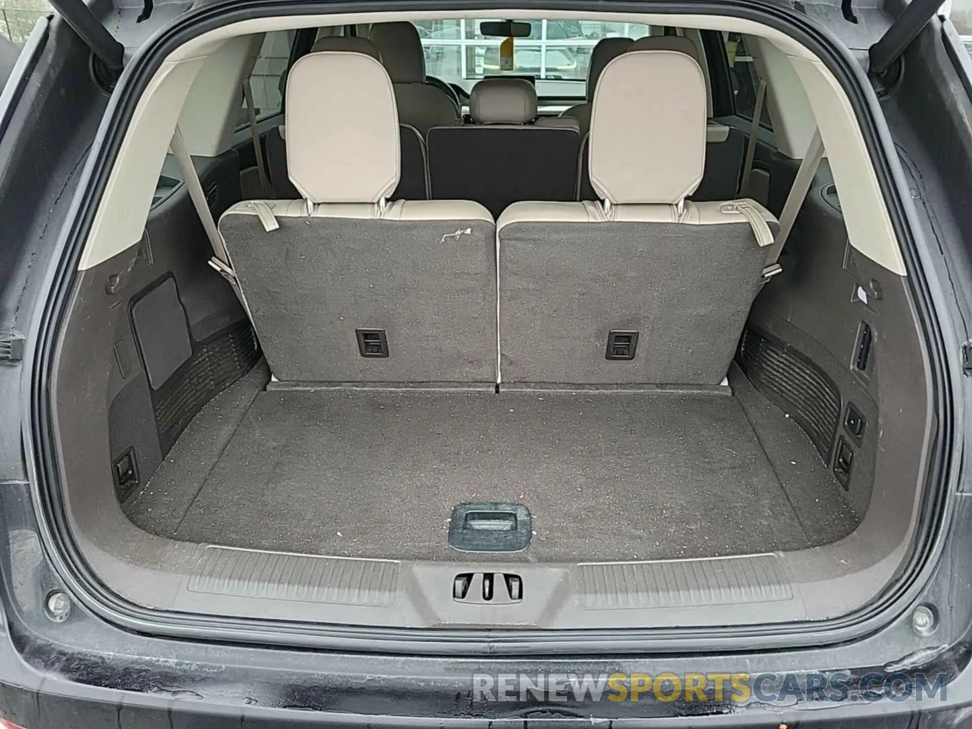 19 Photograph of a damaged car 5LM5J6WC8NGL02067 LINCOLN AVIATOR 2022