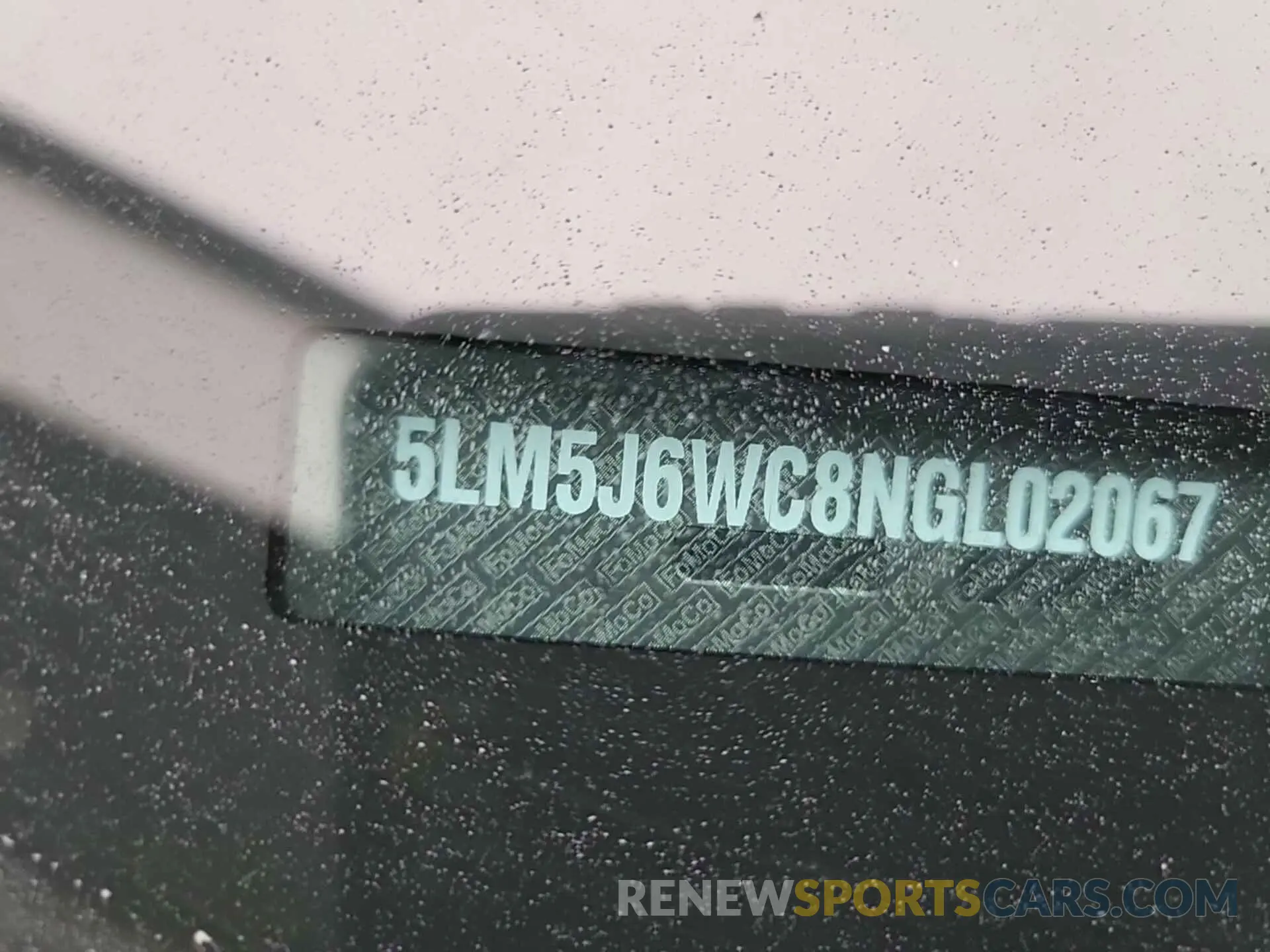 8 Photograph of a damaged car 5LM5J6WC8NGL02067 LINCOLN AVIATOR 2022