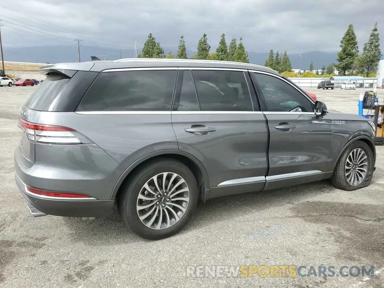 3 Photograph of a damaged car 5LM5J7WC2NGL20411 LINCOLN AVIATOR 2022