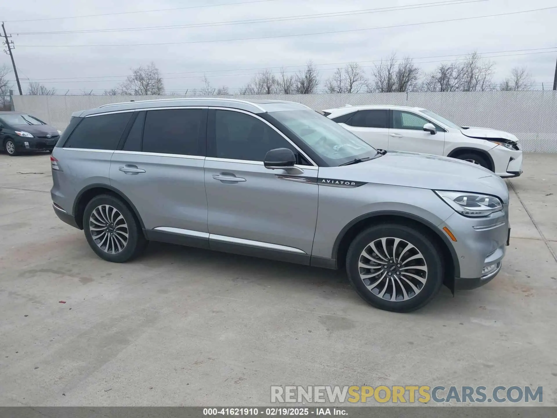 13 Photograph of a damaged car 5LM5J7WC3NGL22118 LINCOLN AVIATOR 2022