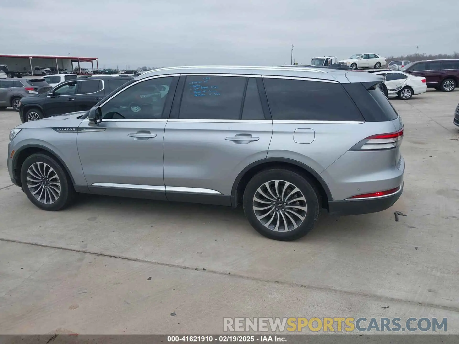 14 Photograph of a damaged car 5LM5J7WC3NGL22118 LINCOLN AVIATOR 2022