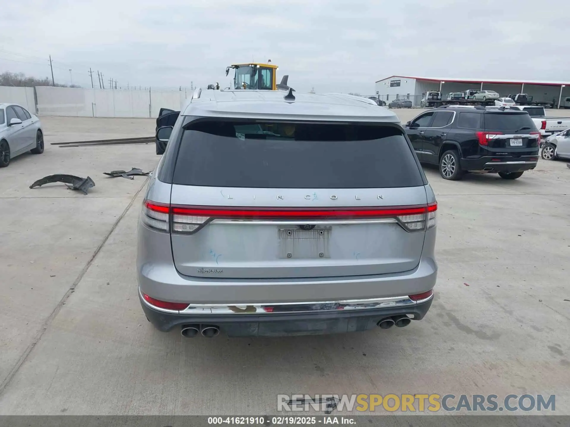 16 Photograph of a damaged car 5LM5J7WC3NGL22118 LINCOLN AVIATOR 2022