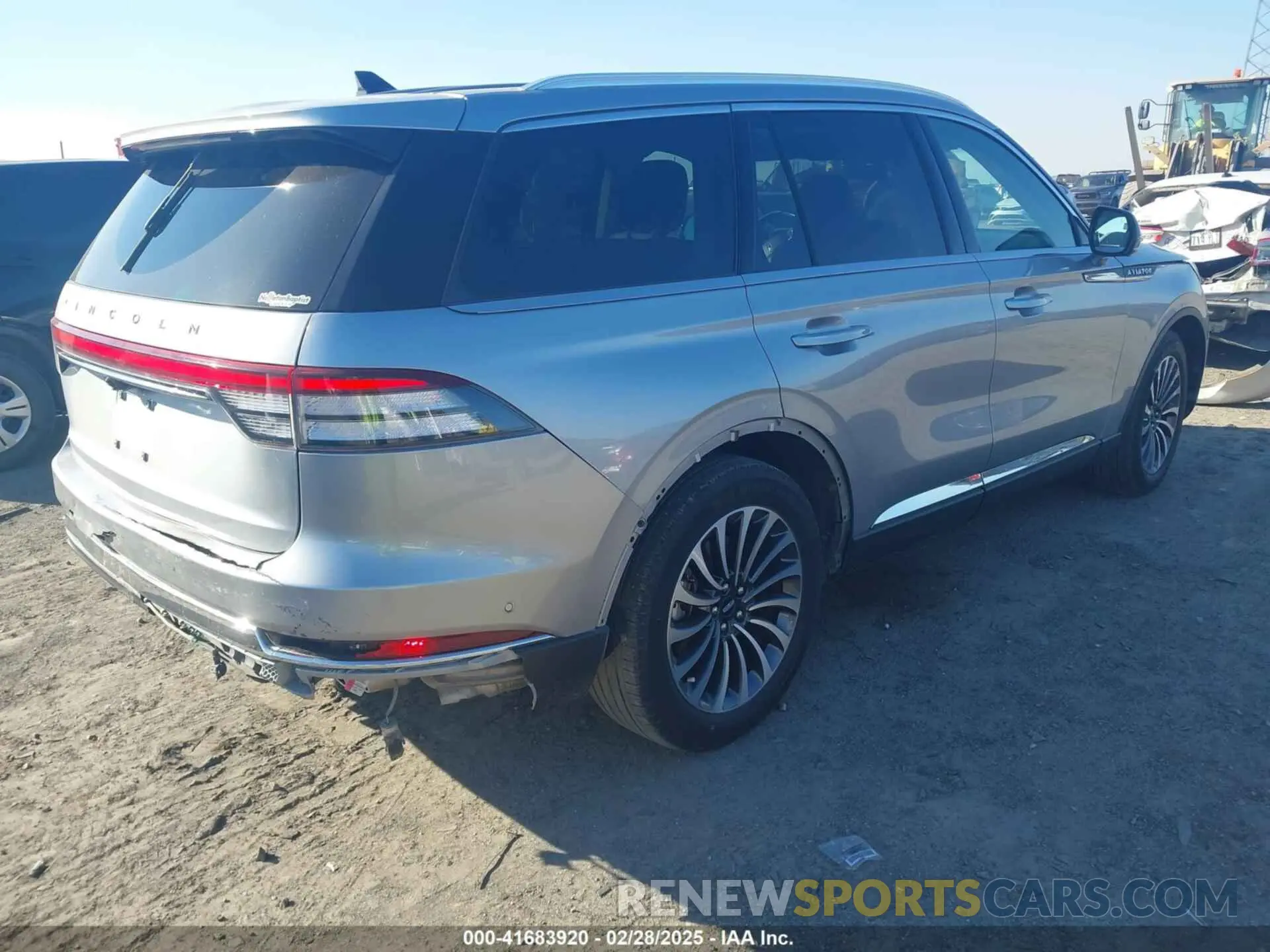 4 Photograph of a damaged car 5LM5J7WC4NGL16716 LINCOLN AVIATOR 2022