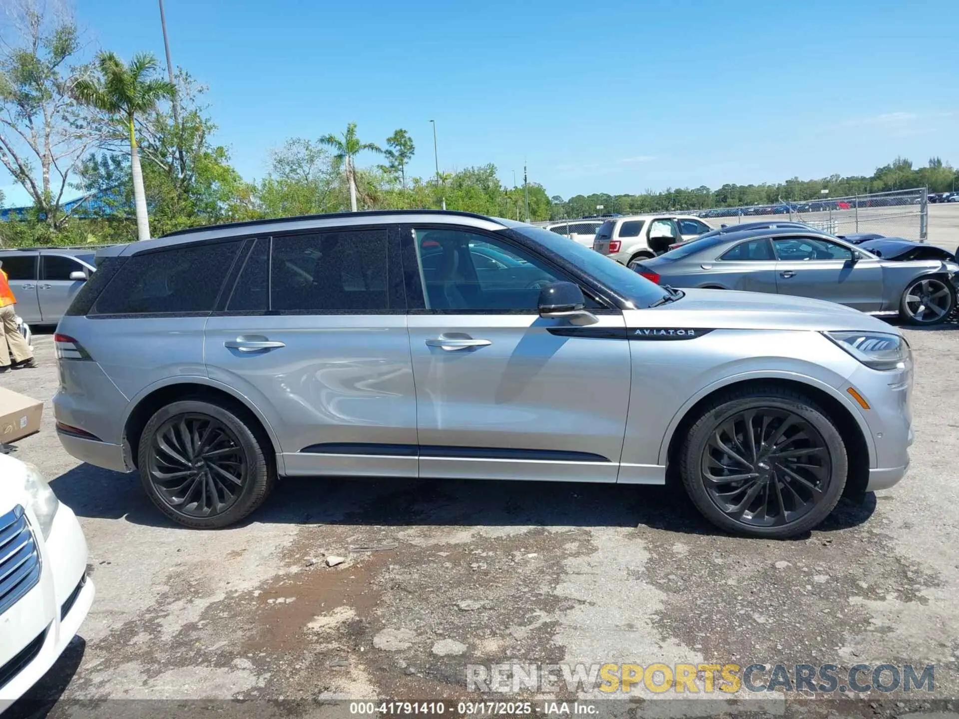 14 Photograph of a damaged car 5LM5J7WC8NGL12197 LINCOLN AVIATOR 2022