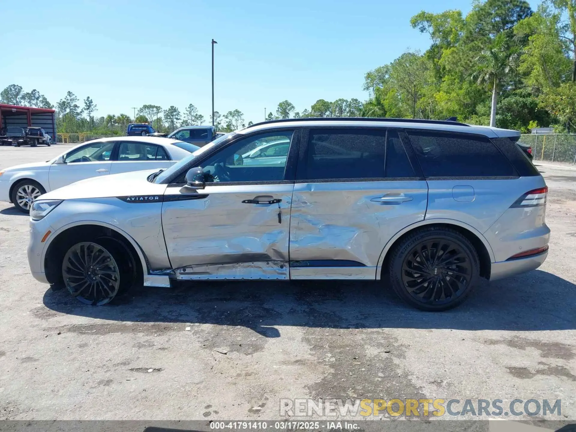 15 Photograph of a damaged car 5LM5J7WC8NGL12197 LINCOLN AVIATOR 2022