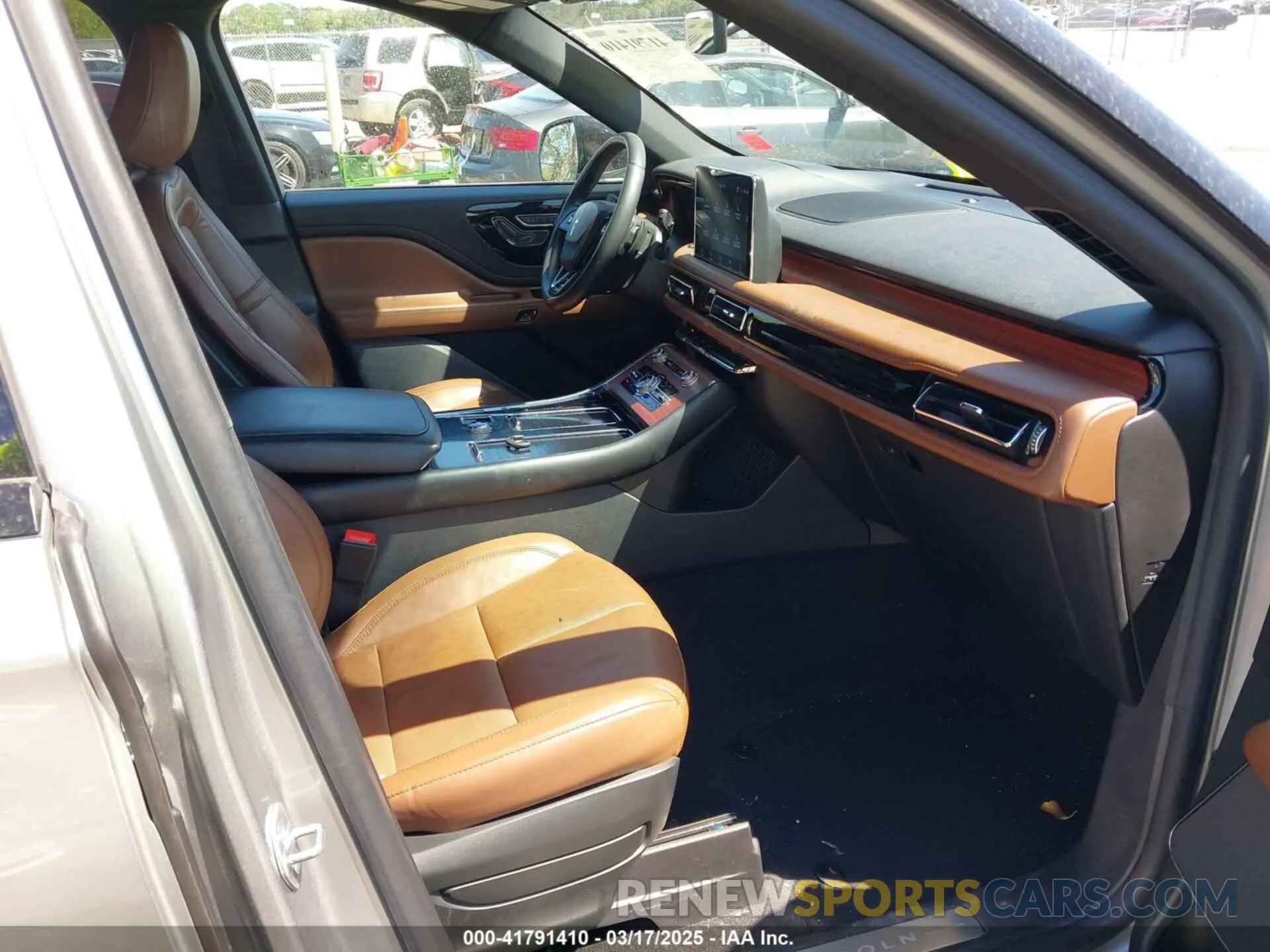 5 Photograph of a damaged car 5LM5J7WC8NGL12197 LINCOLN AVIATOR 2022