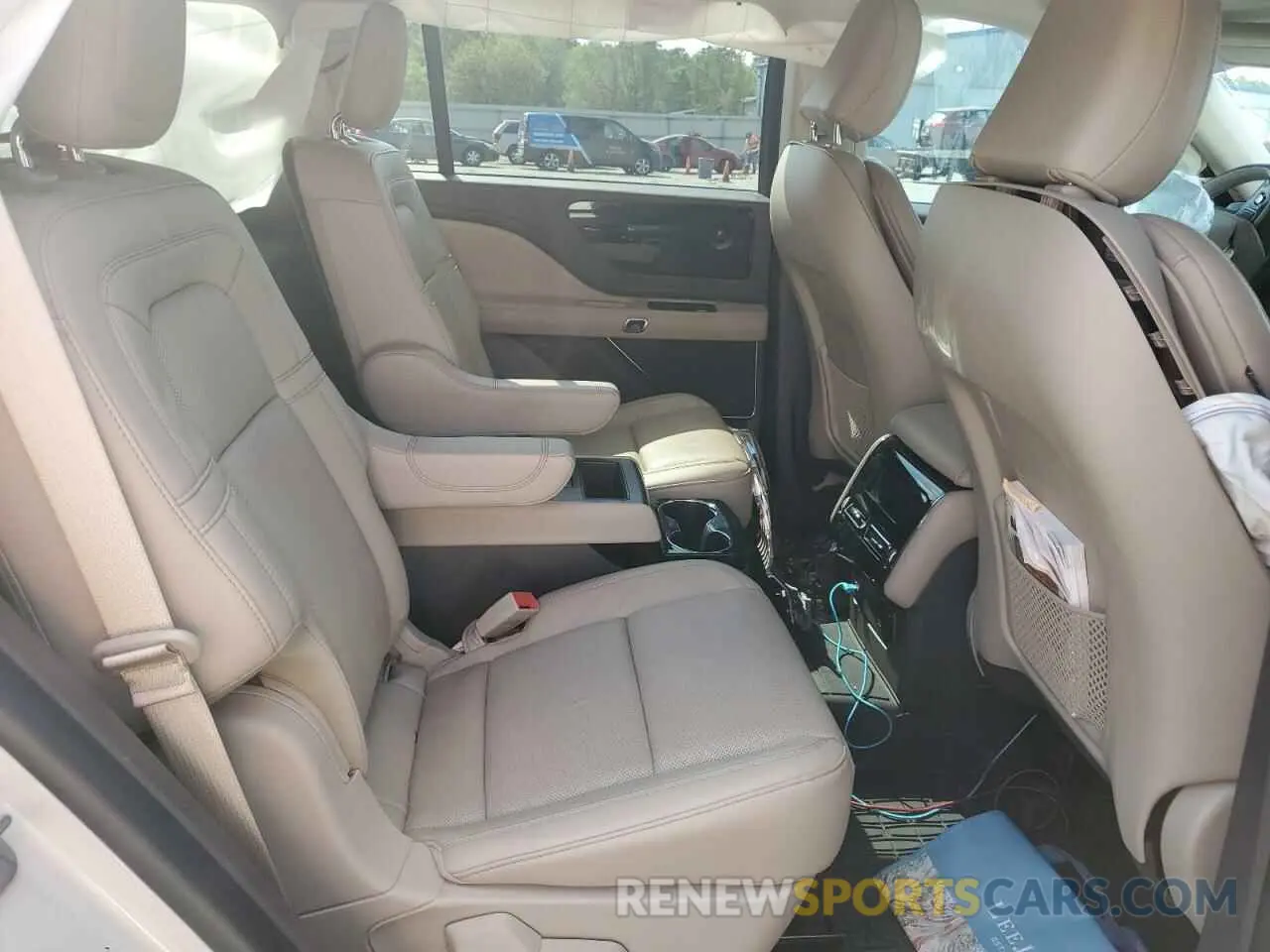 11 Photograph of a damaged car 5LM5J7WC8NGL20851 LINCOLN AVIATOR 2022