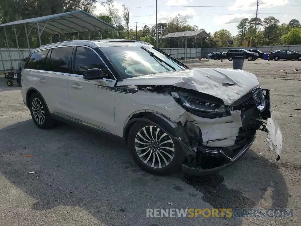 4 Photograph of a damaged car 5LM5J7WC8NGL20851 LINCOLN AVIATOR 2022