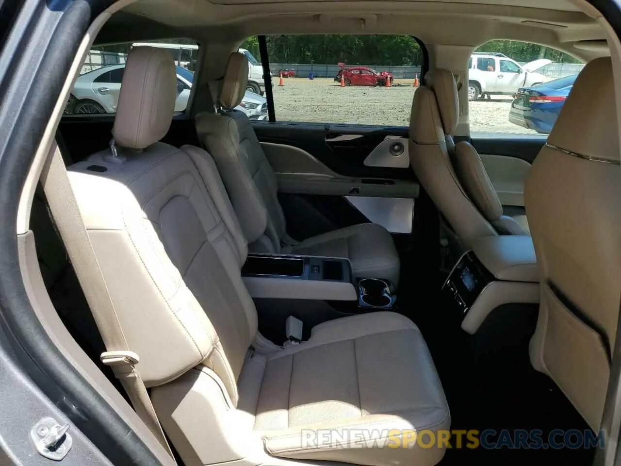 11 Photograph of a damaged car 5LM5J7XC0NGL16100 LINCOLN AVIATOR 2022
