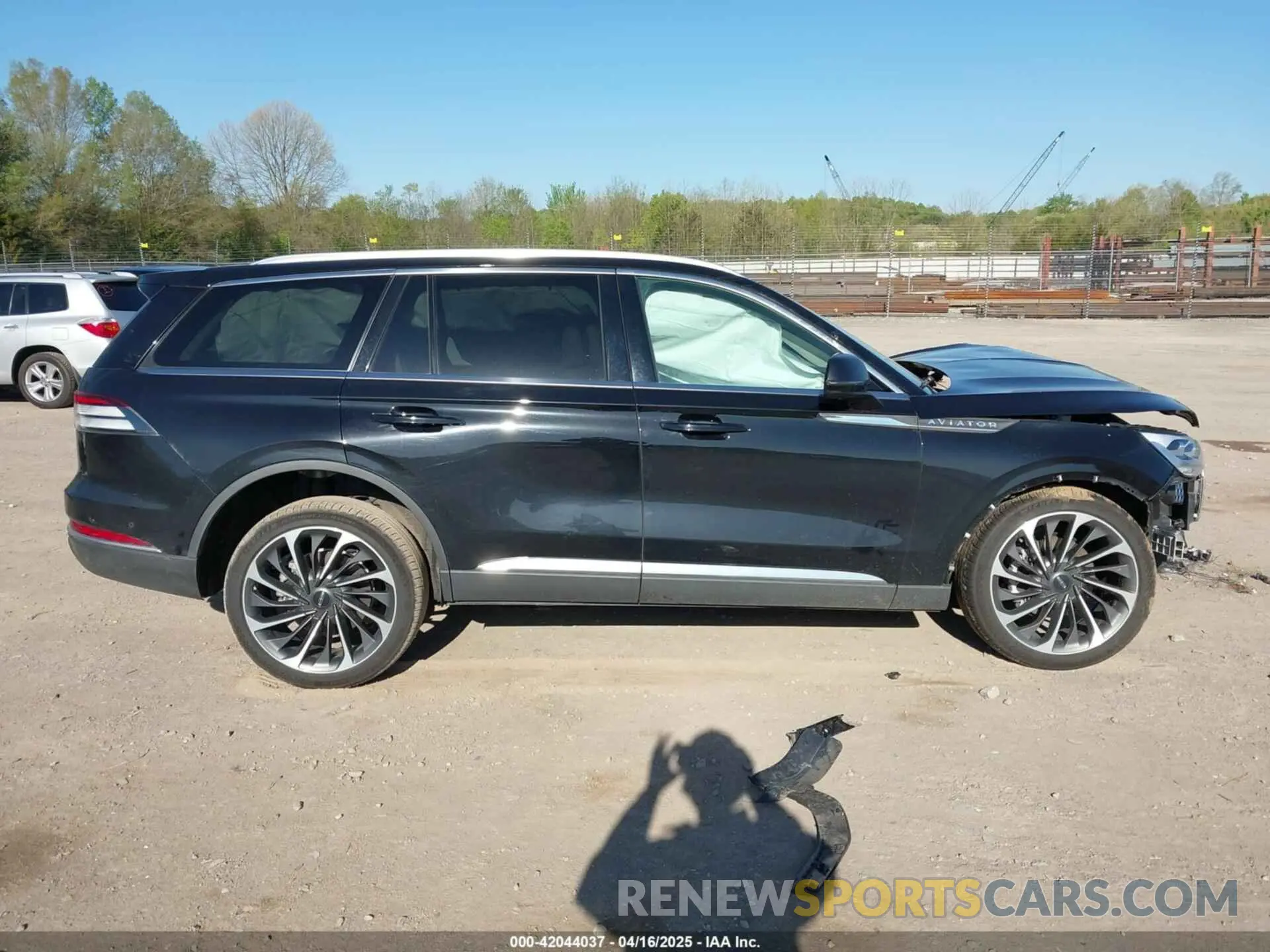 13 Photograph of a damaged car 5LM5J7XC1NGL08524 LINCOLN AVIATOR 2022