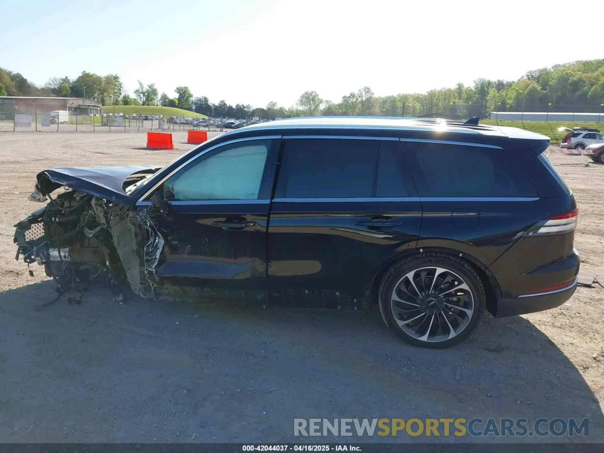14 Photograph of a damaged car 5LM5J7XC1NGL08524 LINCOLN AVIATOR 2022