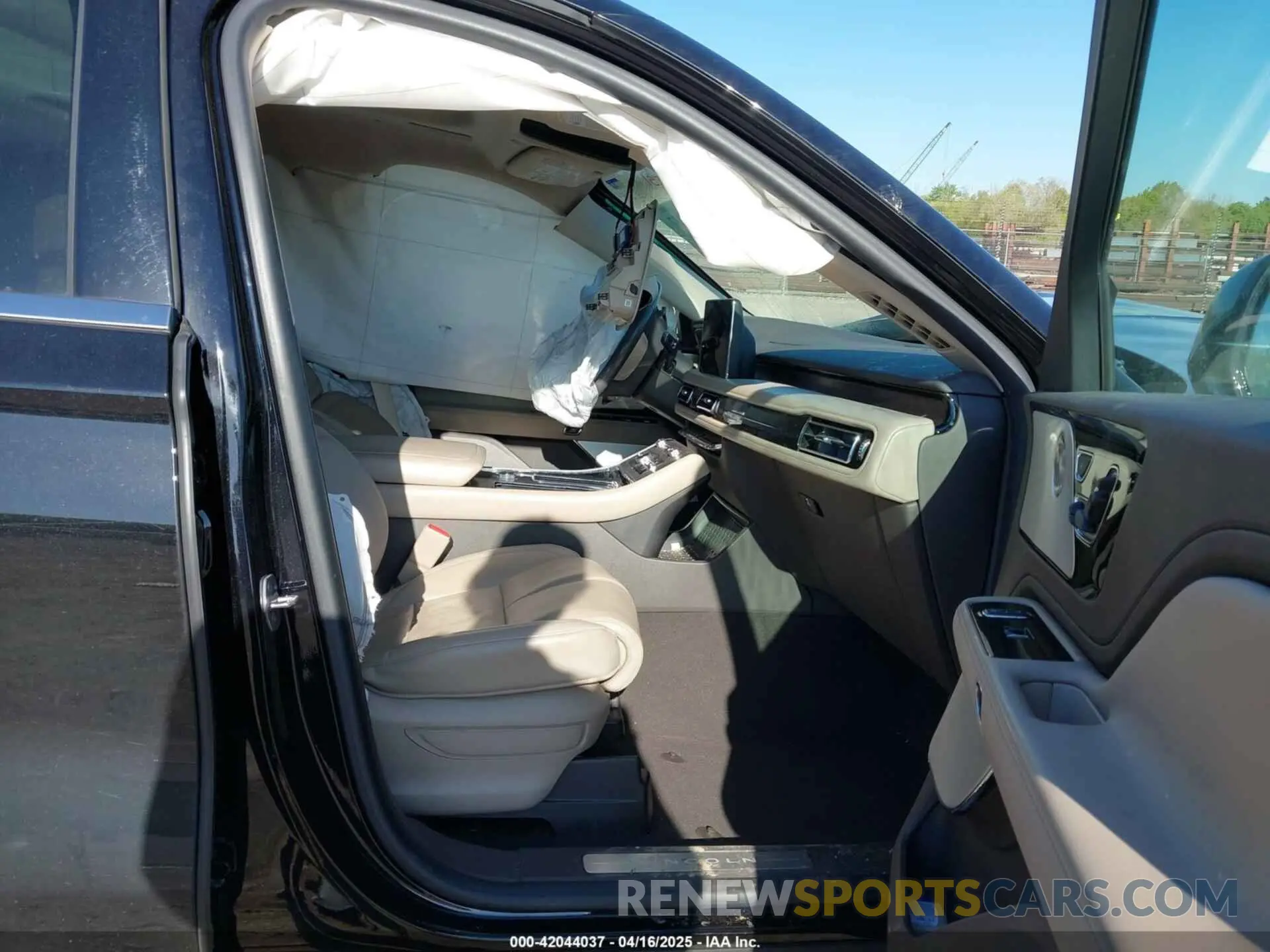 5 Photograph of a damaged car 5LM5J7XC1NGL08524 LINCOLN AVIATOR 2022