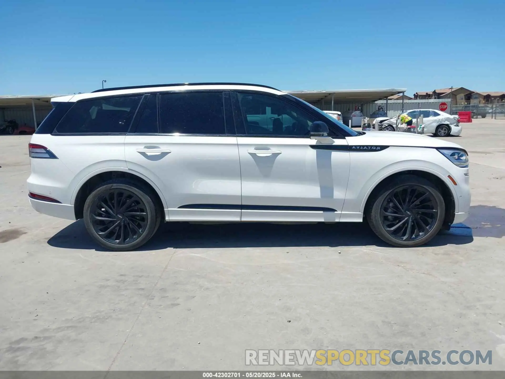 13 Photograph of a damaged car 5LM5J7XC1NGL12458 LINCOLN AVIATOR 2022