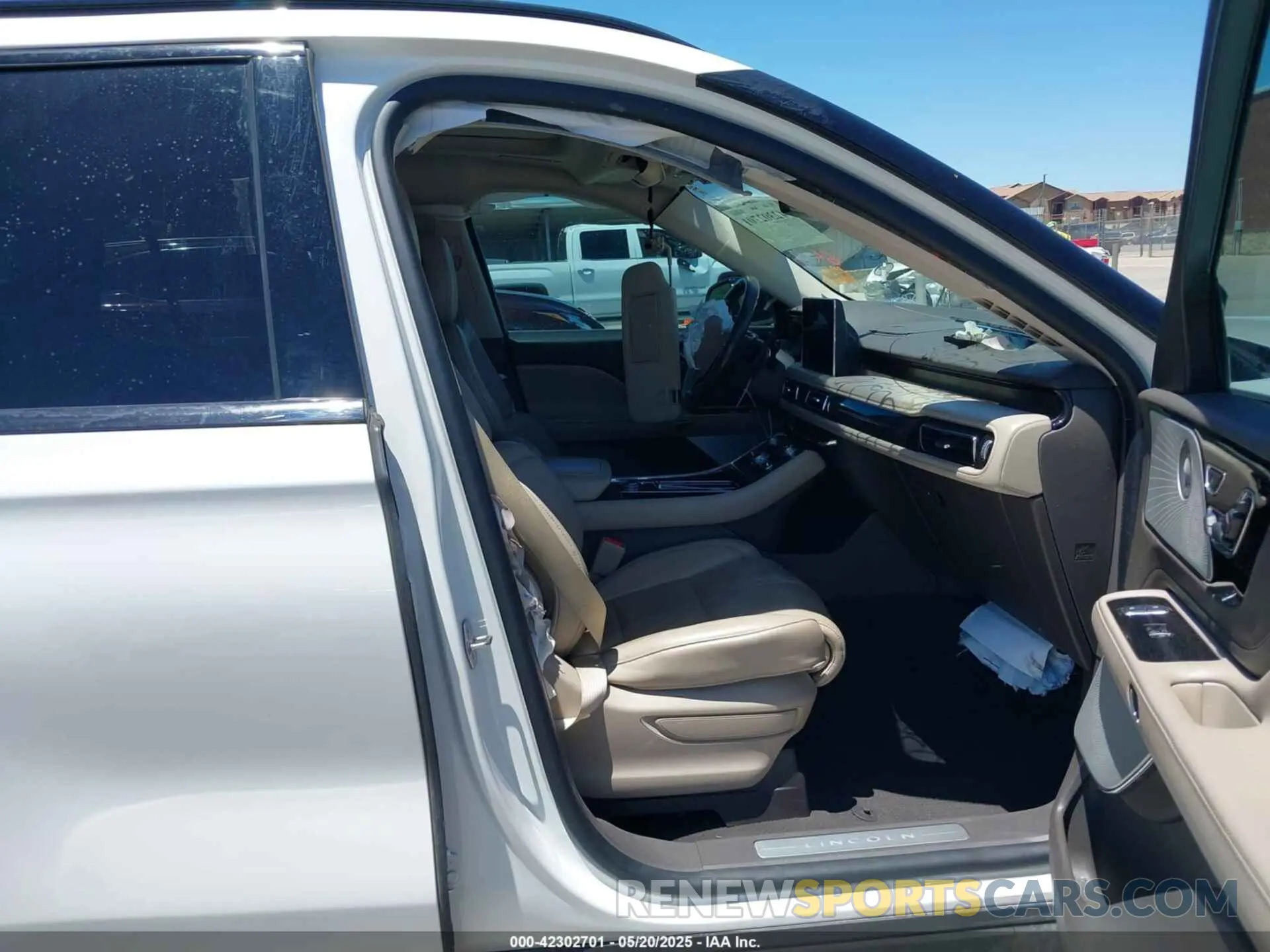5 Photograph of a damaged car 5LM5J7XC1NGL12458 LINCOLN AVIATOR 2022