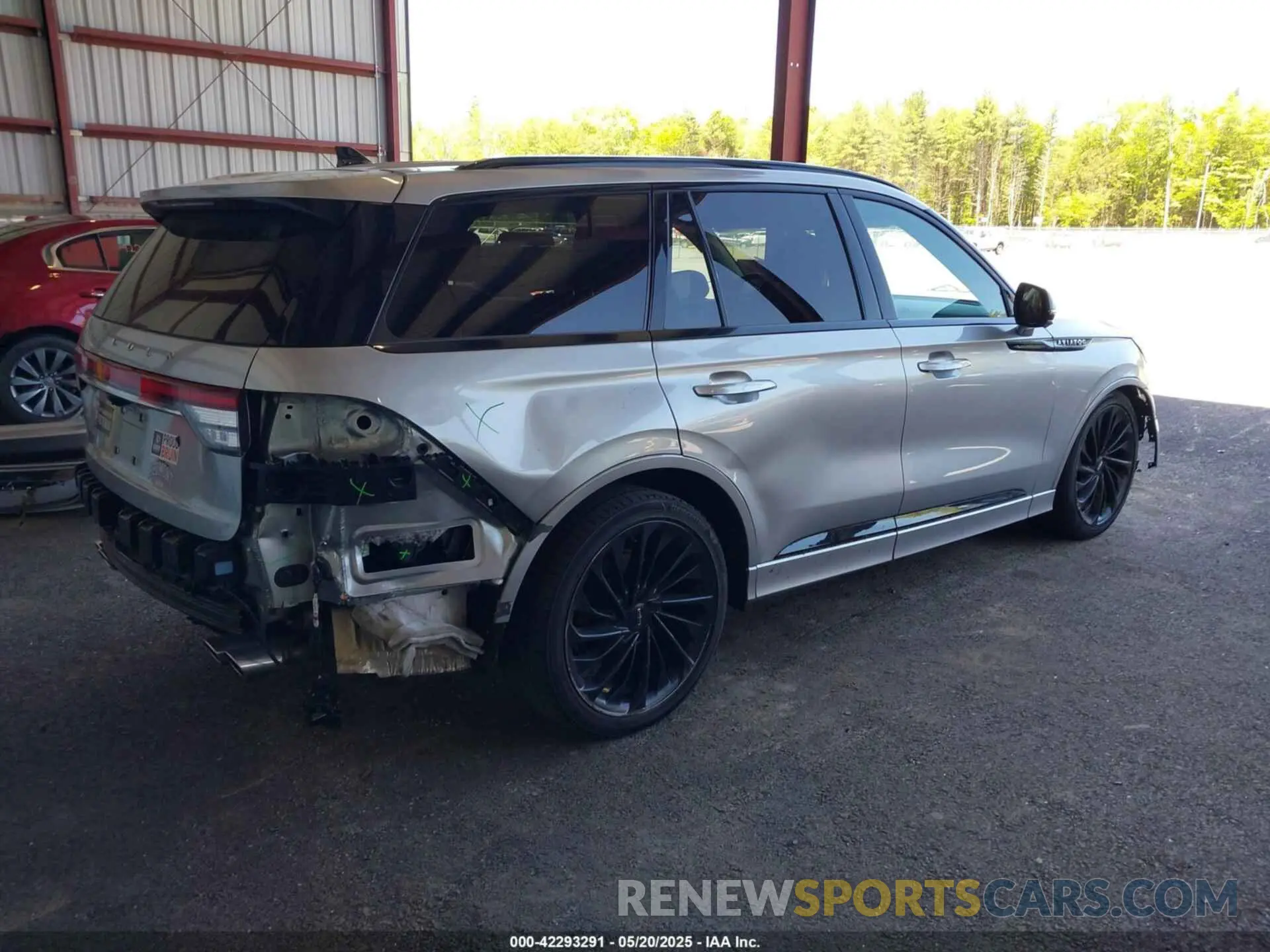 4 Photograph of a damaged car 5LM5J7XC2NGL22058 LINCOLN AVIATOR 2022
