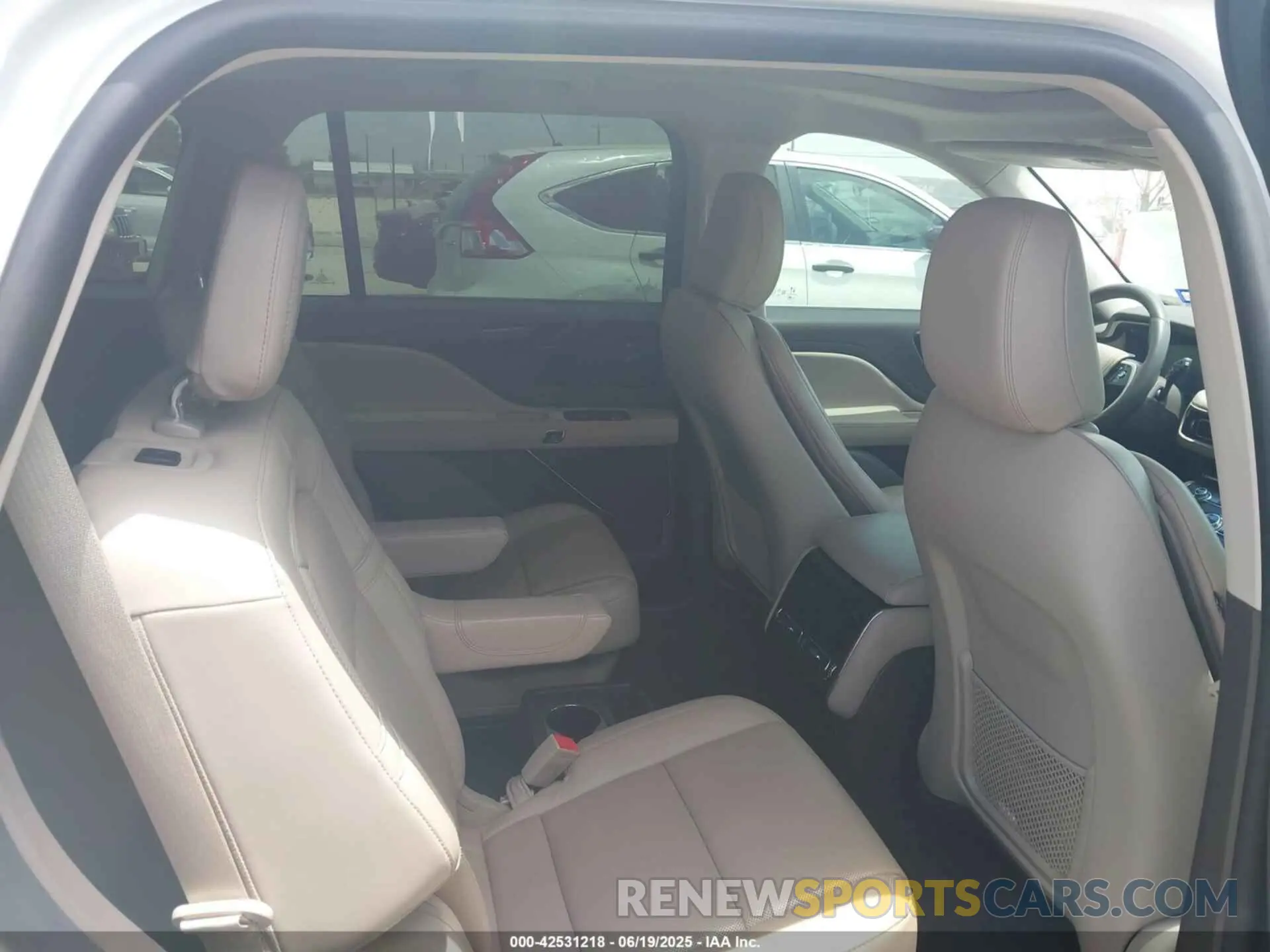 8 Photograph of a damaged car 5LM5J7XC3NGL08248 LINCOLN AVIATOR 2022
