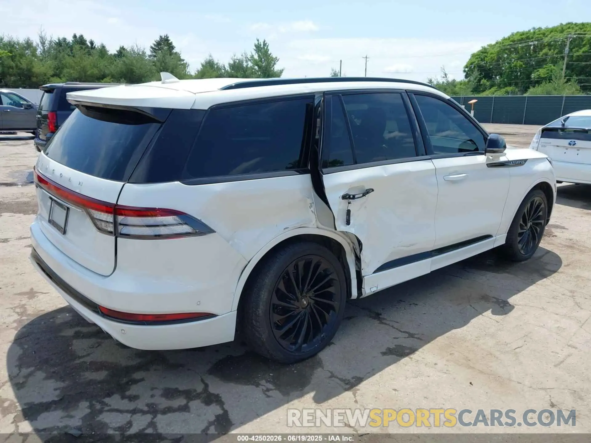 6 Photograph of a damaged car 5LM5J7XC3NGL13112 LINCOLN AVIATOR 2022