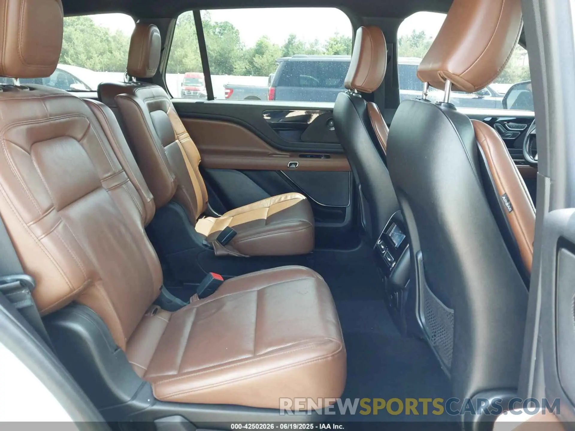 8 Photograph of a damaged car 5LM5J7XC3NGL13112 LINCOLN AVIATOR 2022