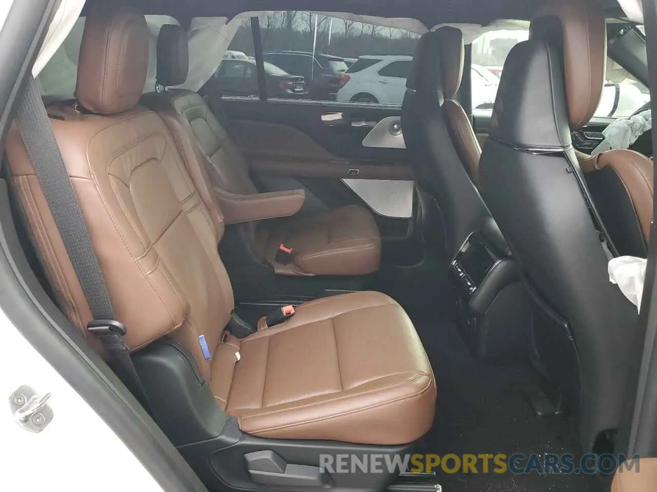 11 Photograph of a damaged car 5LM5J7XC4NGL02295 LINCOLN AVIATOR 2022