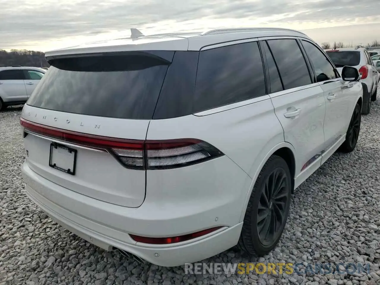 3 Photograph of a damaged car 5LM5J7XC4NGL02295 LINCOLN AVIATOR 2022