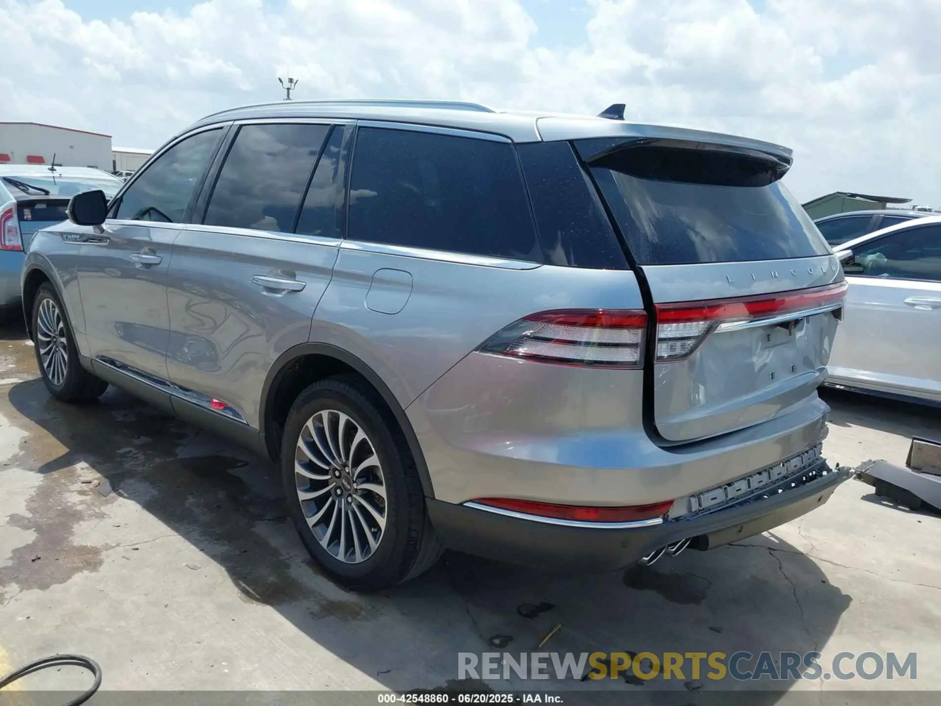 3 Photograph of a damaged car 5LM5J6WC6PGL22949 LINCOLN AVIATOR 2023