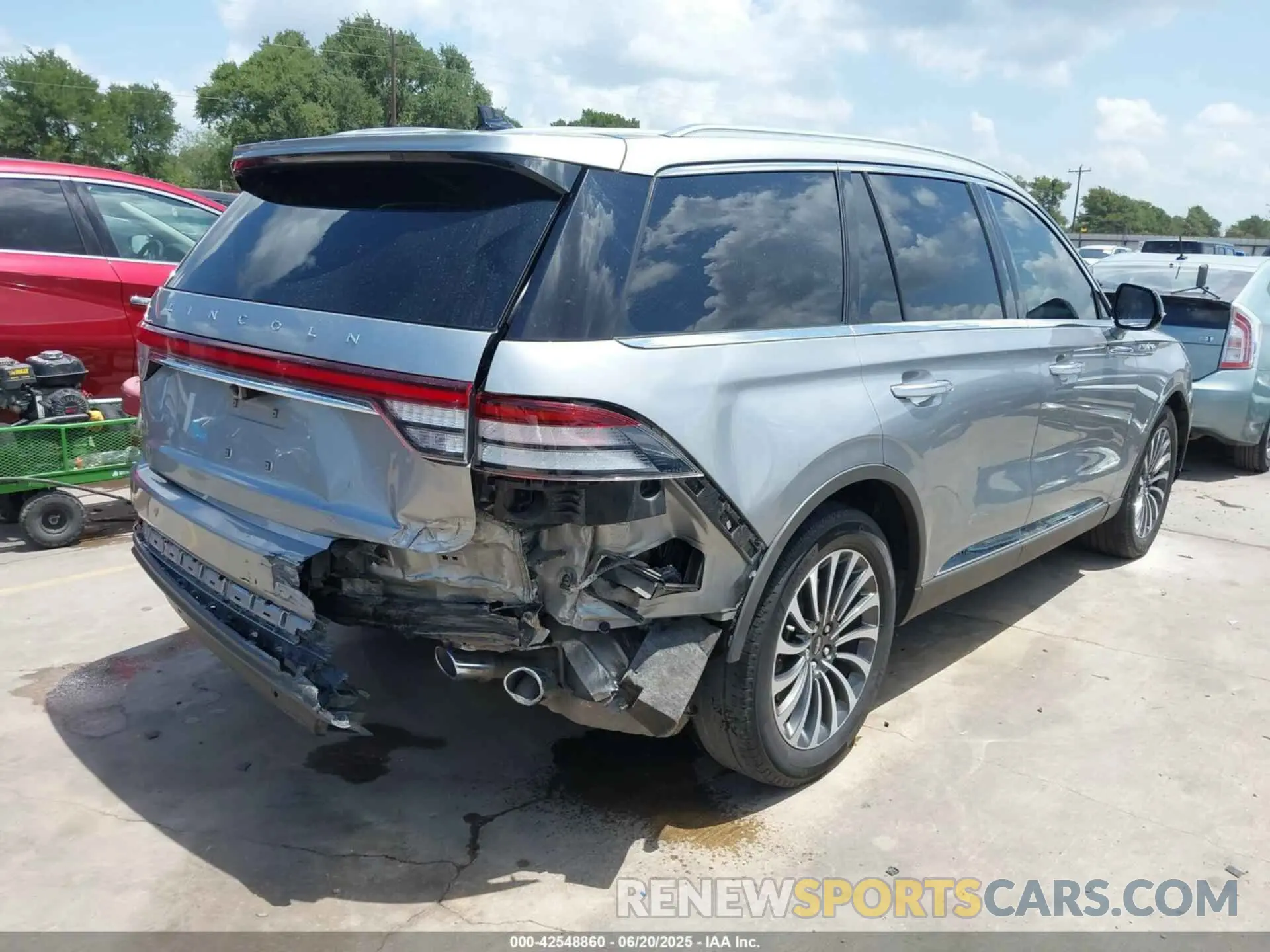 4 Photograph of a damaged car 5LM5J6WC6PGL22949 LINCOLN AVIATOR 2023