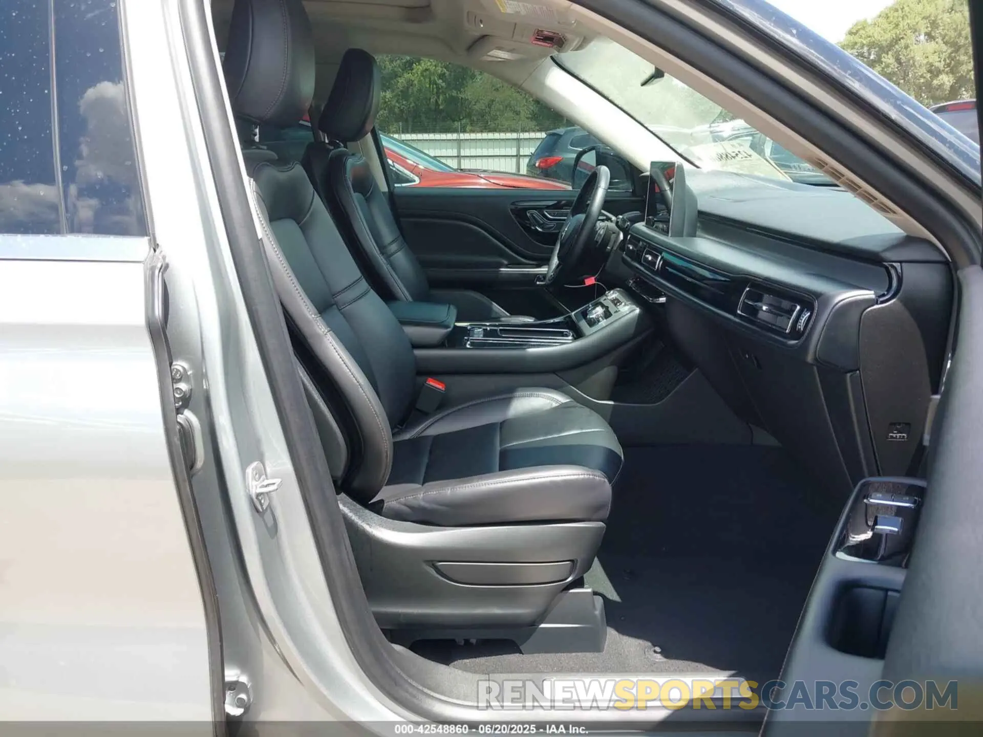 5 Photograph of a damaged car 5LM5J6WC6PGL22949 LINCOLN AVIATOR 2023