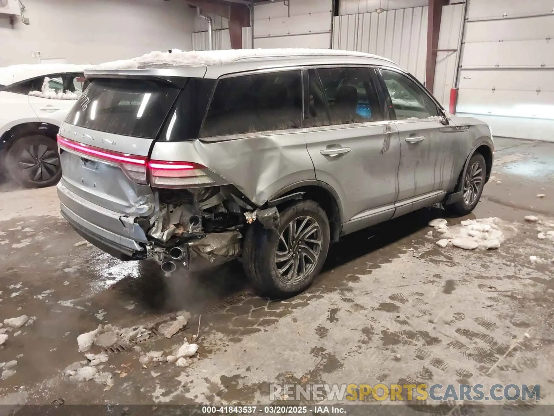 4 Photograph of a damaged car 5LM5J6XC2PGL18606 LINCOLN AVIATOR 2023