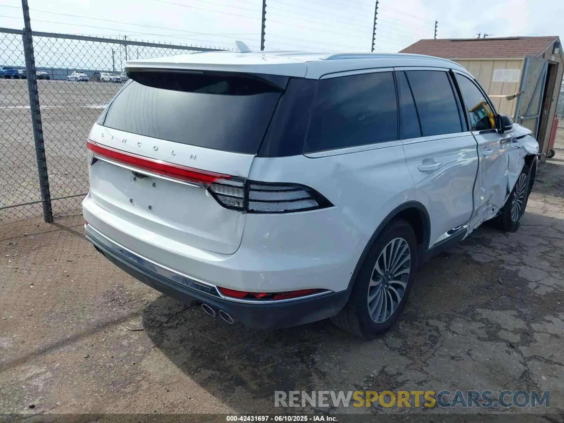 4 Photograph of a damaged car 5LM5J7WC1PGL06759 LINCOLN AVIATOR 2023