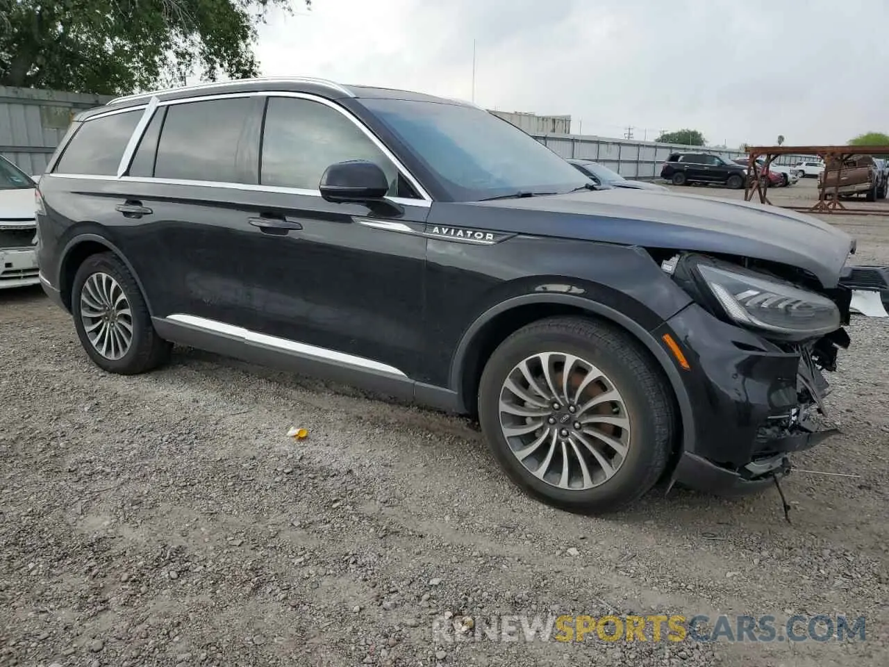 4 Photograph of a damaged car 5LM5J7WC2PGL01182 LINCOLN AVIATOR 2023