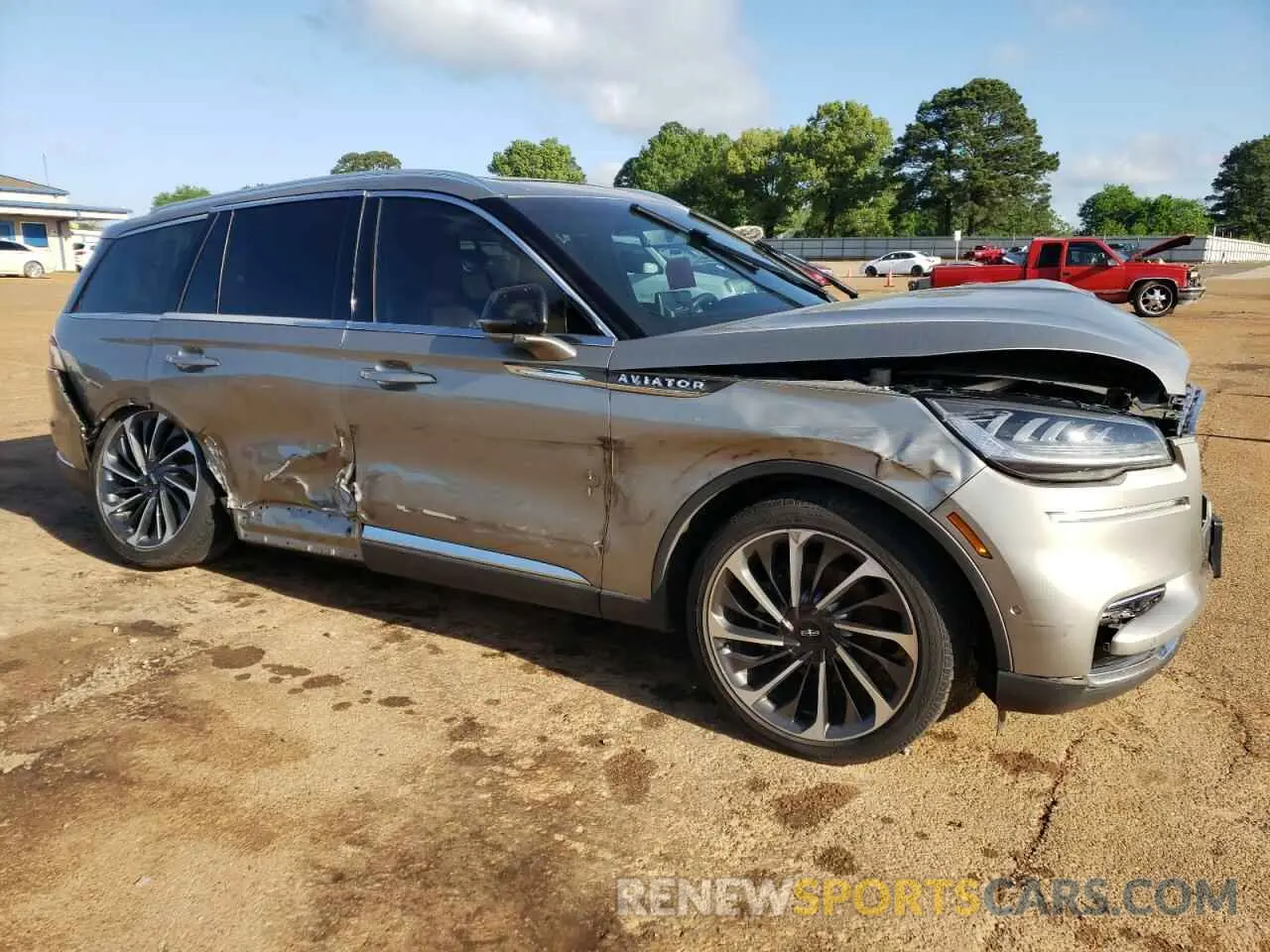 4 Photograph of a damaged car 5LM5J7WC7PGL10427 LINCOLN AVIATOR 2023