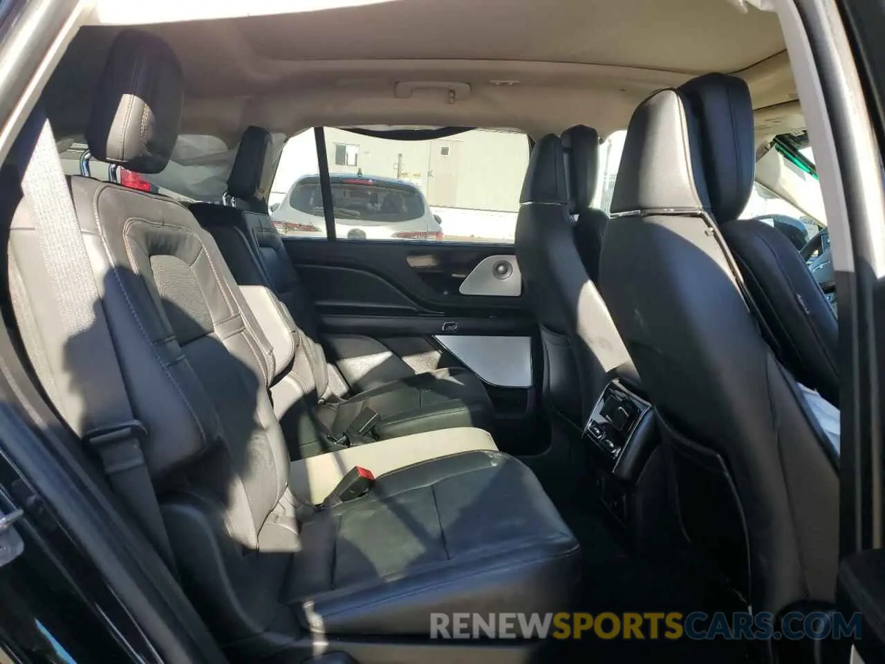 11 Photograph of a damaged car 5LM5J7XC0PGL22417 LINCOLN AVIATOR 2023