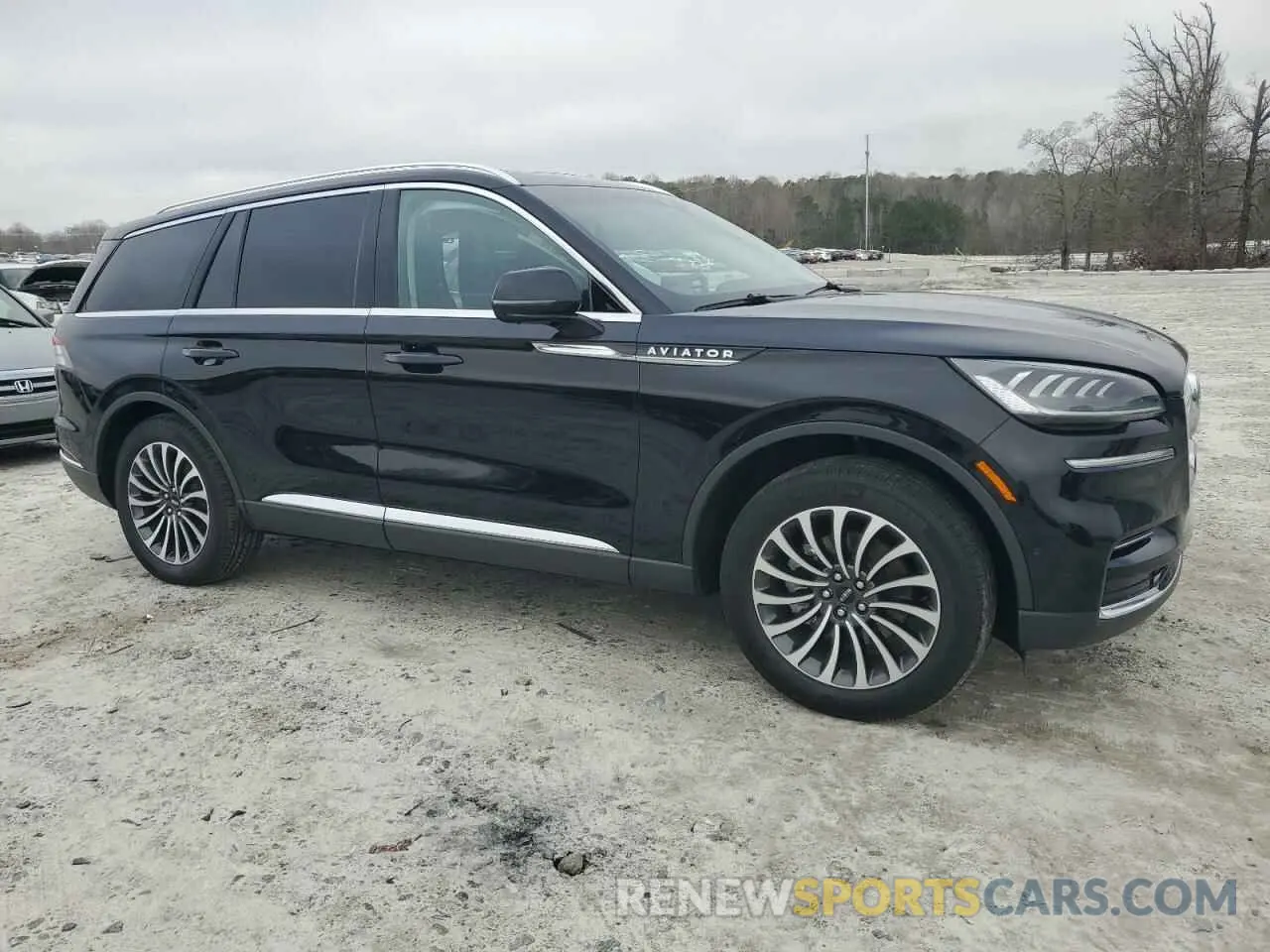 4 Photograph of a damaged car 5LM5J7XC5PGL10196 LINCOLN AVIATOR 2023