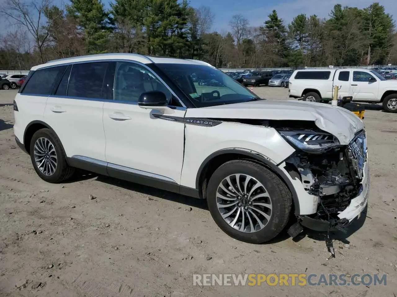 4 Photograph of a damaged car 5LM5J7XC9PGL09911 LINCOLN AVIATOR 2023